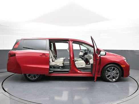 Certified 2025 Honda Odyssey Touring image 45