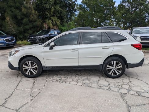 Used 2018 Subaru Outback 3.6R Limited AWD/4WD image 7
