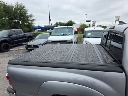 Used 2014 Toyota Tacoma PreRunner w/ SR5 Package RWD image 14