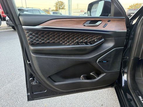 Used 2023 Jeep Grand Cherokee L Summit w/ Advanced Protech Group IV AWD/4WD image 9