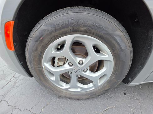 Used 2023 Chrysler Pacifica Limited FWD image 10