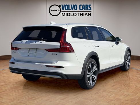 Used 2023 Volvo V60 B5 Cross Country Plus w/ Climate Package AWD/4WD image 19