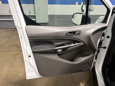 Used 2023 Ford Transit Connect XL image 18