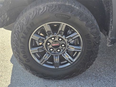Used 2024 GMC Sierra 1500 AT4X image 9