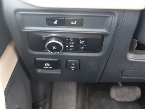 Used 2022 Ford Expedition Limited image 11