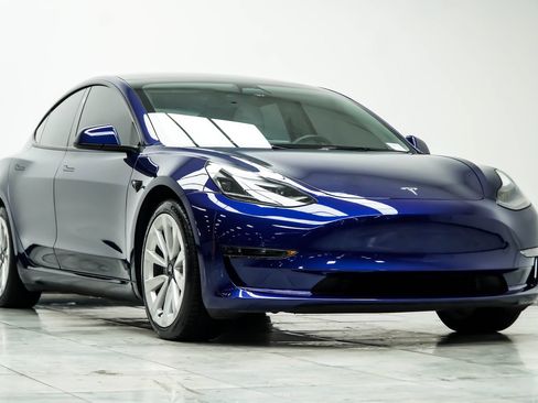 Used 2023 Tesla Model 3 Standard Range RWD image 4