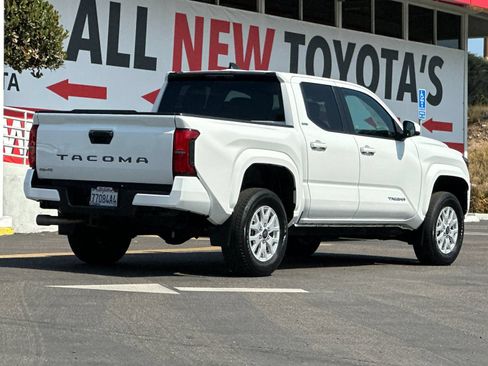 Used 2024 Toyota Tacoma SR5 AWD/4WD image 5