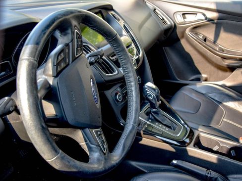 Used 2018 Ford Focus Titanium FWD image 21