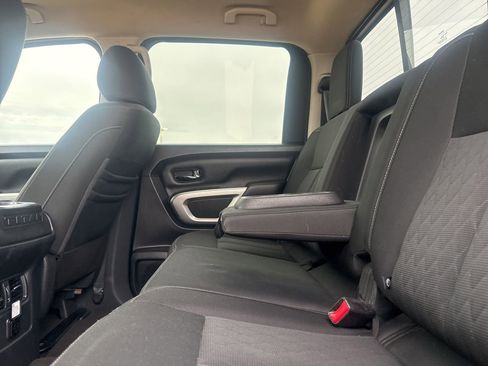 Used 2018 Nissan Titan SV w/ SV Convenience Package RWD image 33