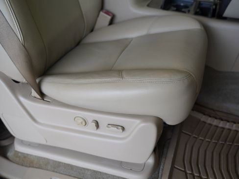 Used 2012 GMC Yukon XL Denali image 27