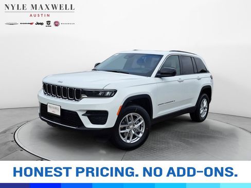 New 2025 Jeep Grand Cherokee Laredo image 1