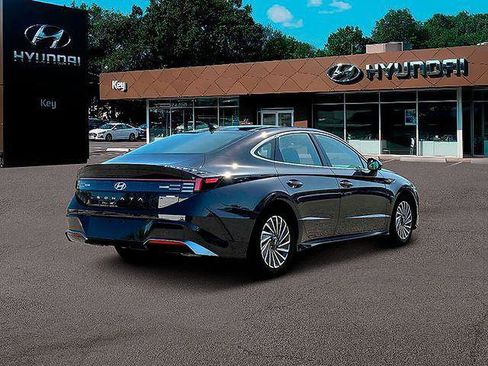 New 2025 Hyundai Sonata Limited FWD image 8