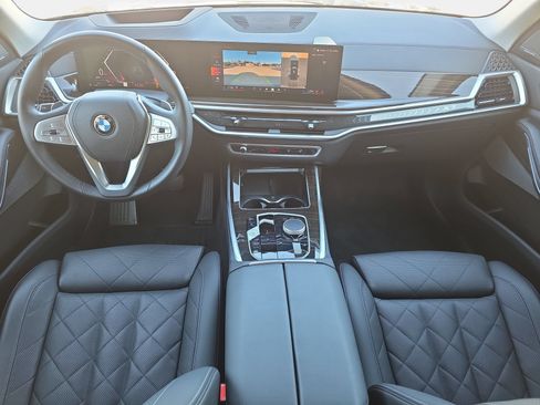 Used 2025 BMW X7 xDrive40i AWD/4WD image 9