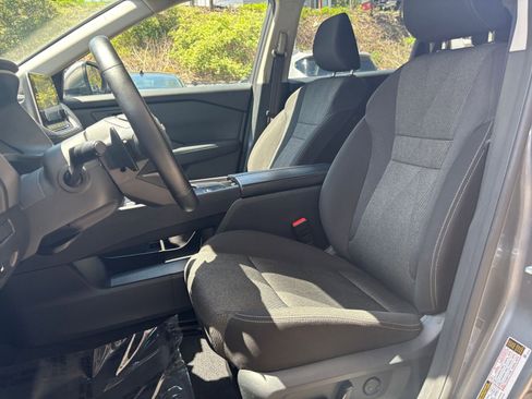 Used 2025 Nissan Rogue SV FWD image 38