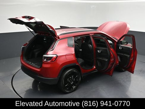 Used 2025 Jeep Compass Latitude w/ Altitude Special Edition AWD/4WD image 33