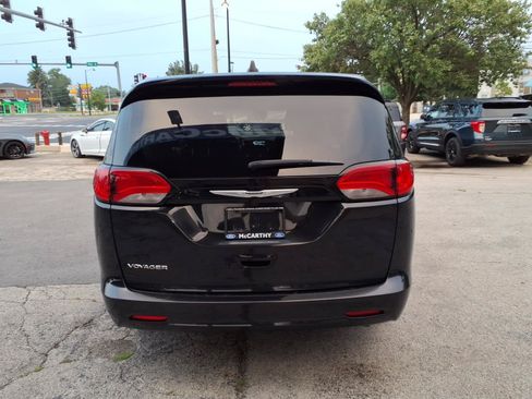 Used 2023 Chrysler Voyager LX FWD image 4