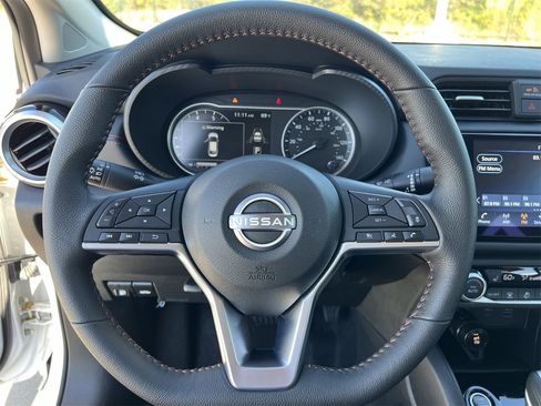 Certified 2025 Nissan Versa SR w/ Trunk Package image 10