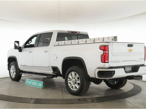 Used 2025 Chevrolet Silverado 2500 High Country w/ High Country Premium Package image 8