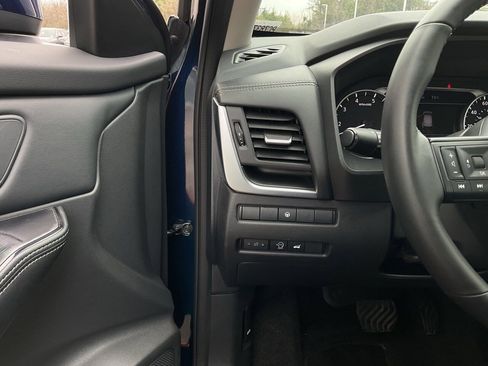 Used 2025 Nissan Rogue SV image 25