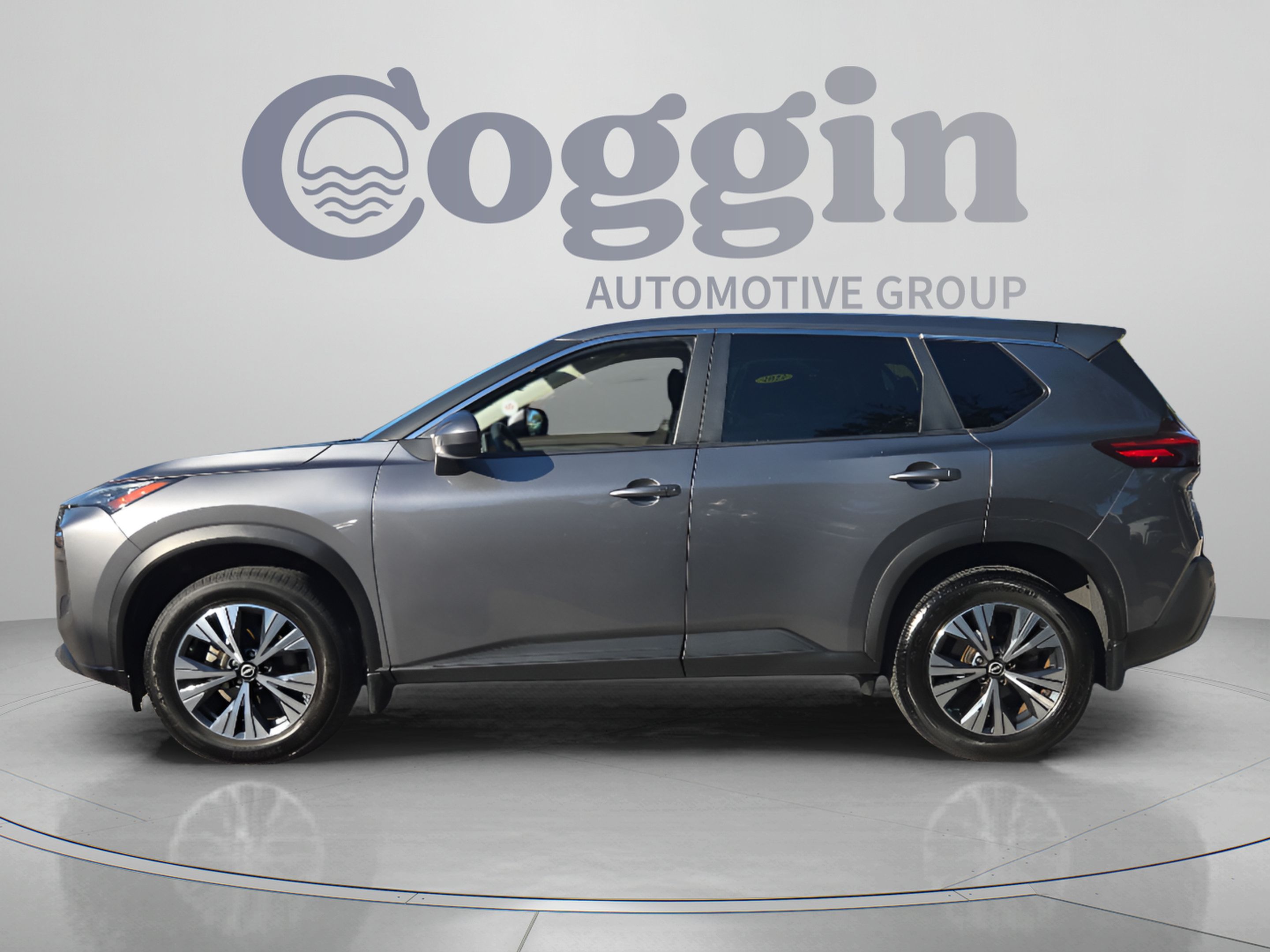 Used 2023 Nissan Rogue SV FWD image 2