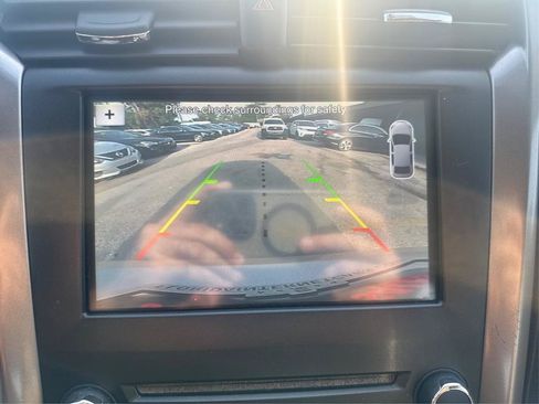 Used 2017 Ford Fusion SE w/ Fusion SE Technology Package FWD image 19