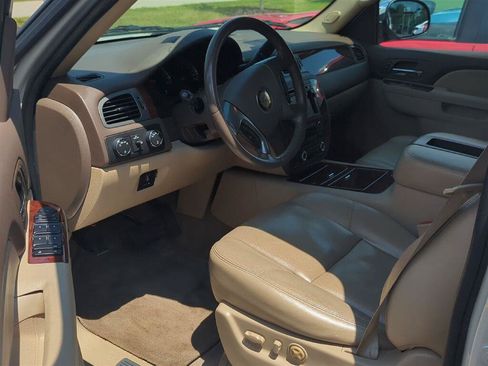 Used 2010 Chevrolet Suburban LTZ AWD/4WD image 5