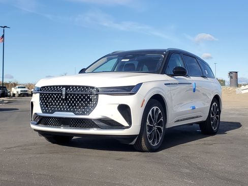 New 2026 Lincoln Nautilus Reserve image 2