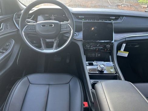 New 2025 Jeep Grand Cherokee Limited w/ Black Appearance Package image 21