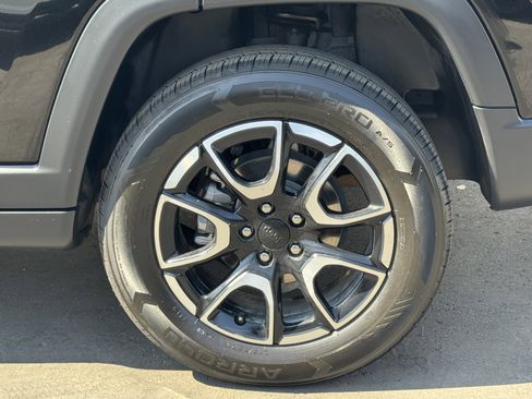 Used 2024 Jeep Compass Trailhawk image 17