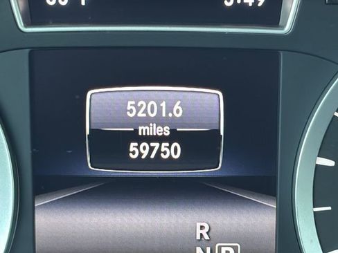 Used 2017 INFINITI QX30 Premium w/ Navigation Package image 29