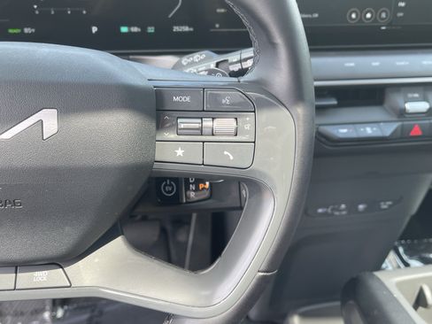Used 2024 Kia EV9 Wind AWD/4WD image 24