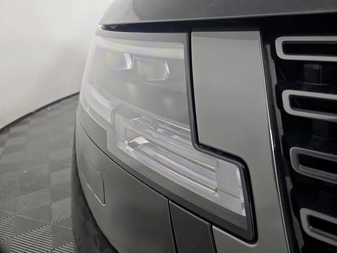 Certified 2025 Land Rover Range Rover SE AWD/4WD image 10