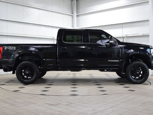 Used 2022 Ford F350 Lariat w/ Black Appearance Package AWD/4WD image 9