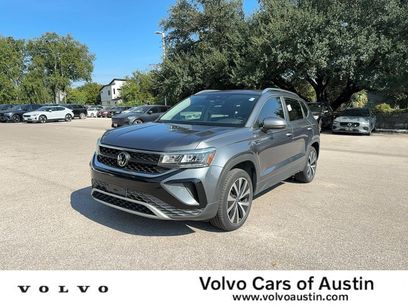 Used 2023 Volkswagen Taos SE w/ Panoramic Sunroof Package