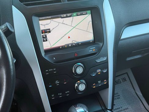 Used 2013 Ford Explorer XLT AWD/4WD image 23