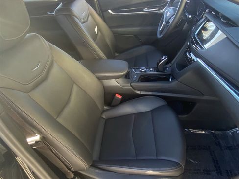 Certified 2025 Cadillac XT5 Premium Luxury image 11