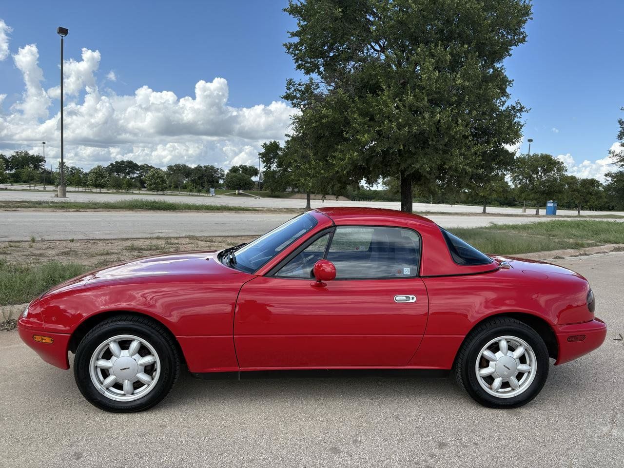 Used 1991 MAZDA MX-5 Miata RWD image 9
