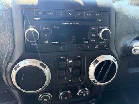 Used 2018 Jeep Wrangler Unlimited Sahara w/ Connectivity Group AWD/4WD image 20