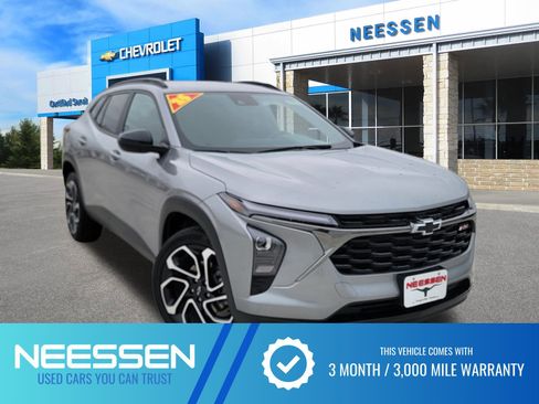 Used 2025 Chevrolet Trax RS image 1