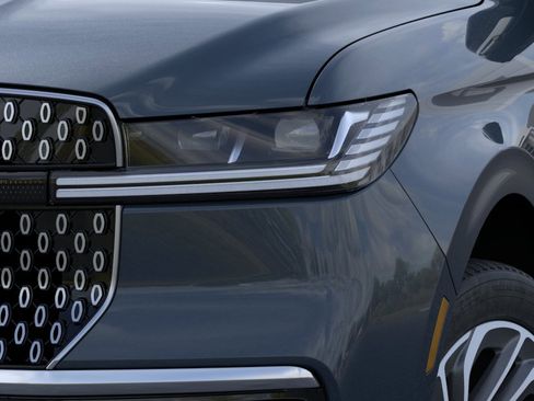 New 2026 Lincoln Navigator Premiere AWD/4WD image 18