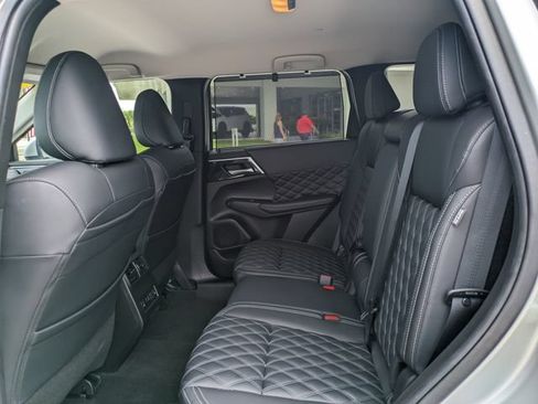 Used 2024 Mitsubishi Outlander SEL FWD image 14