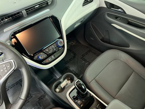 Used 2020 Chevrolet Bolt Premier w/ Infotainment Package FWD image 23