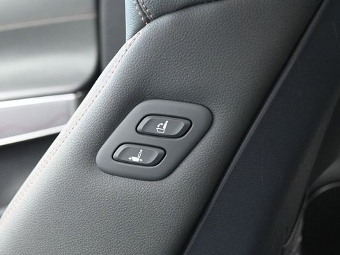 Used 2022 Genesis GV70 2.5T w/ Advanced Package image 38