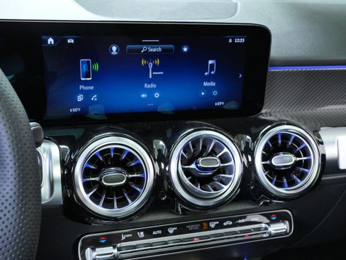 New 2026 Mercedes-Benz GLB 250 4MATIC image 10