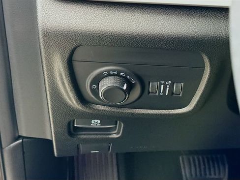 Used 2023 Jeep Grand Cherokee Altitude image 10