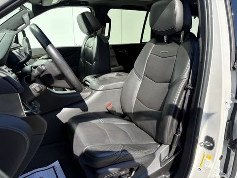 Used 2020 Cadillac Escalade Platinum image 12