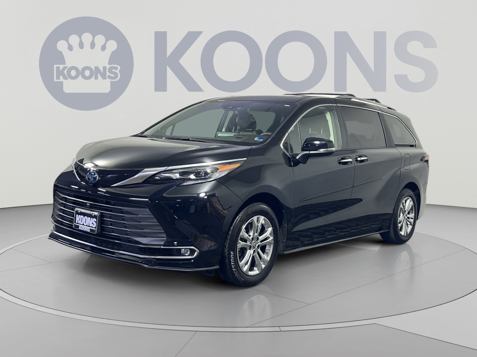 Used 2024 Toyota Sienna Platinum AWD/4WD image 1