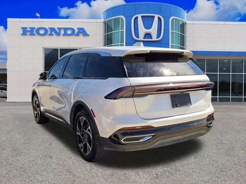 Used 2025 Lincoln Nautilus Premier w/ Equipment Group 102A AWD/4WD image 4