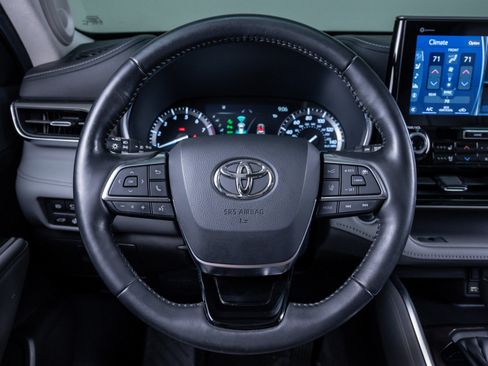 Used 2021 Toyota Highlander Limited image 16