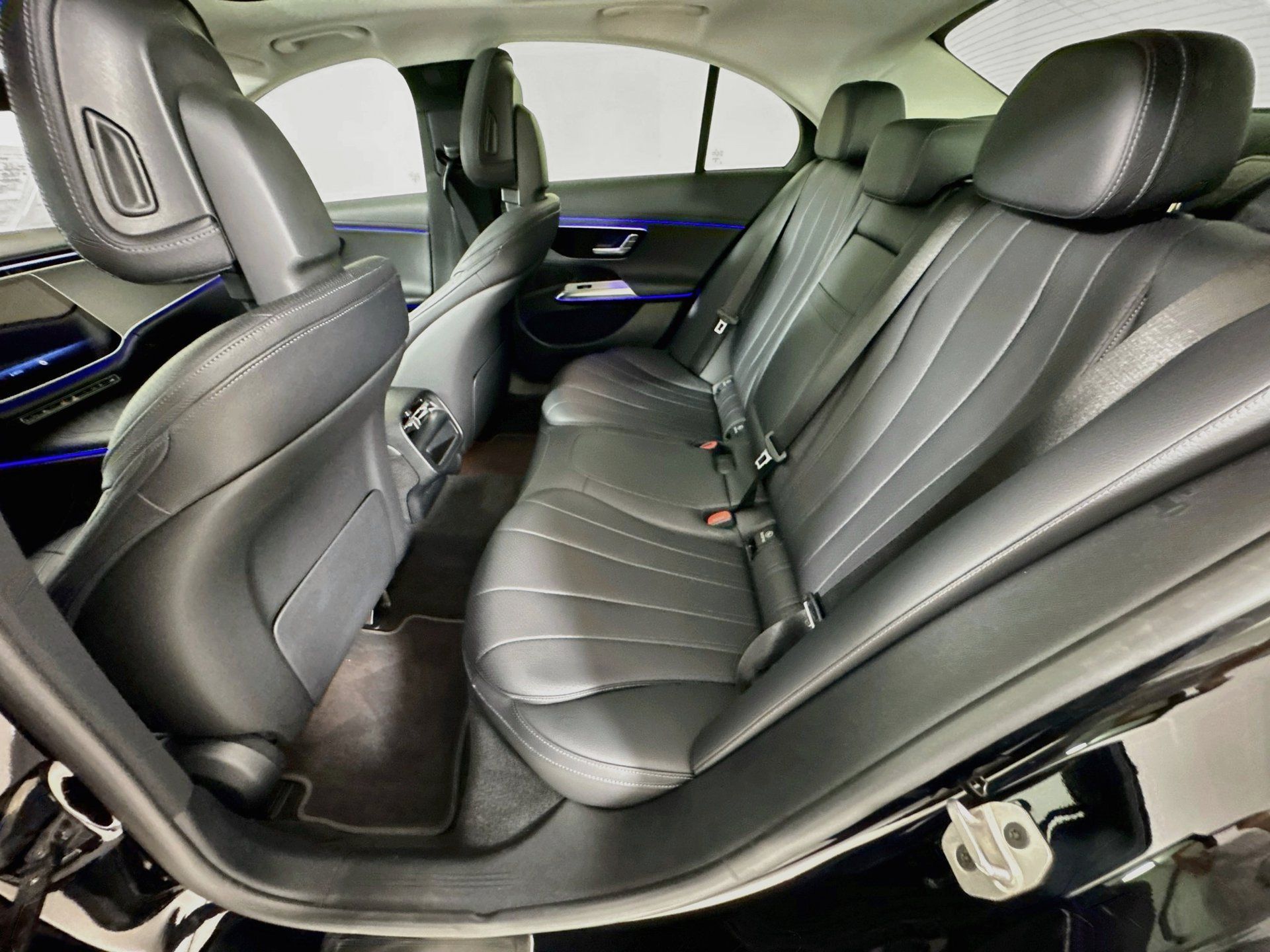 Used 2025 Mercedes-Benz E 350 4MATIC Sedan image 26
